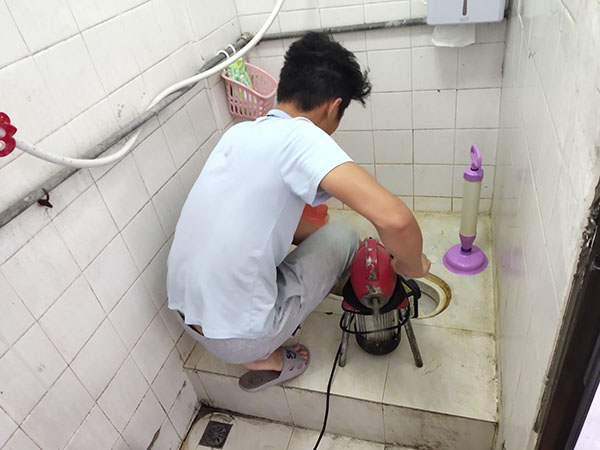 云阳管道堵塞冒臭气 专业师傅现场解决问题