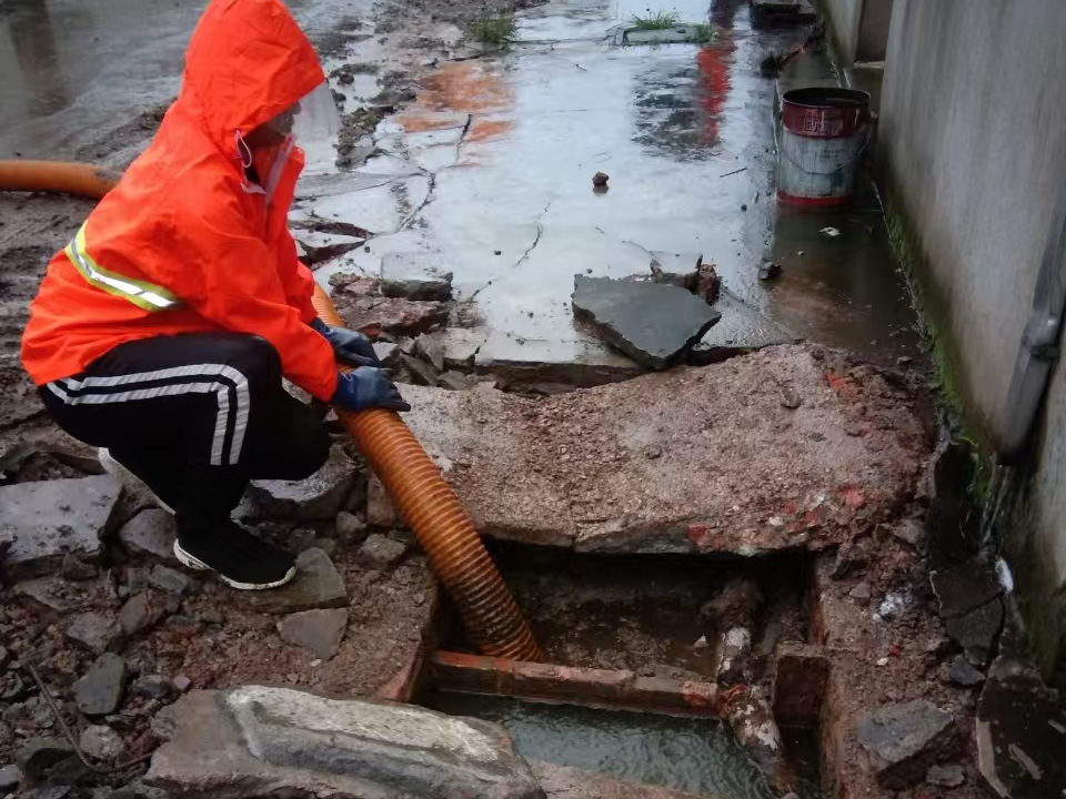 云阳专业清理污水池 炜誉市政以规范流程守护城市 “肠道”